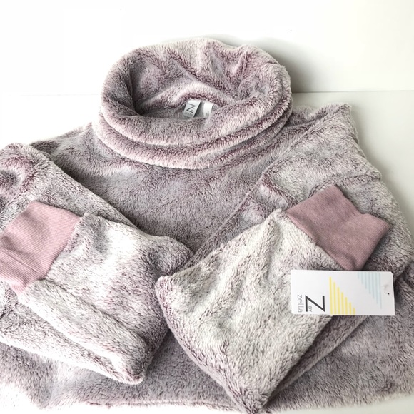 ZELLA Super Soft Fleece Turtleneck Pullover - Picture 2 of 3